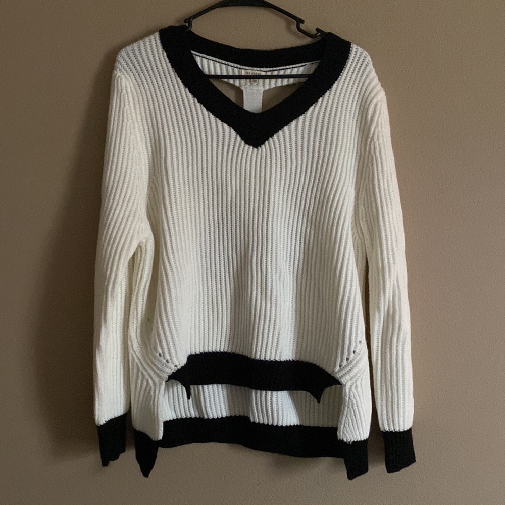 Open-Back Color Block Sweater - Picture 2 of 4